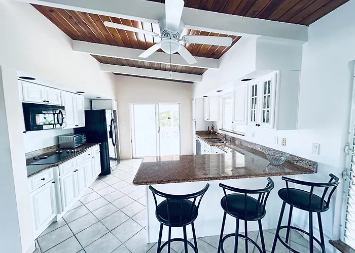 Blue Bird Villa - Turks & Caicos